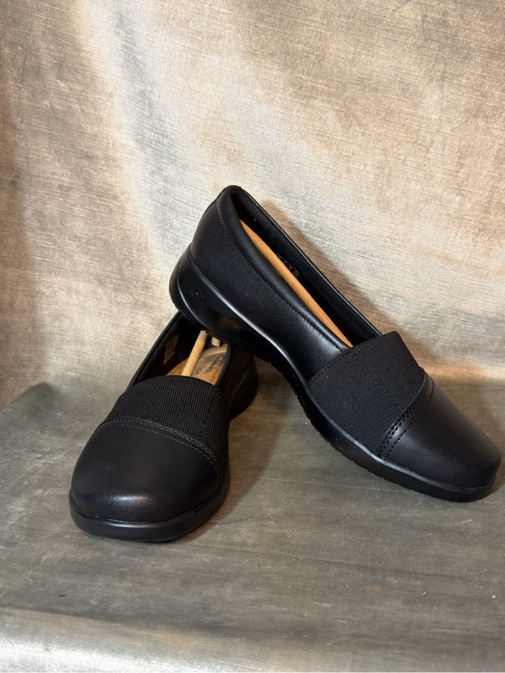 Clarks Kaetlyn Rhea Black Leather Slip-On Flats. Women's Size 7.5 Wide NEW